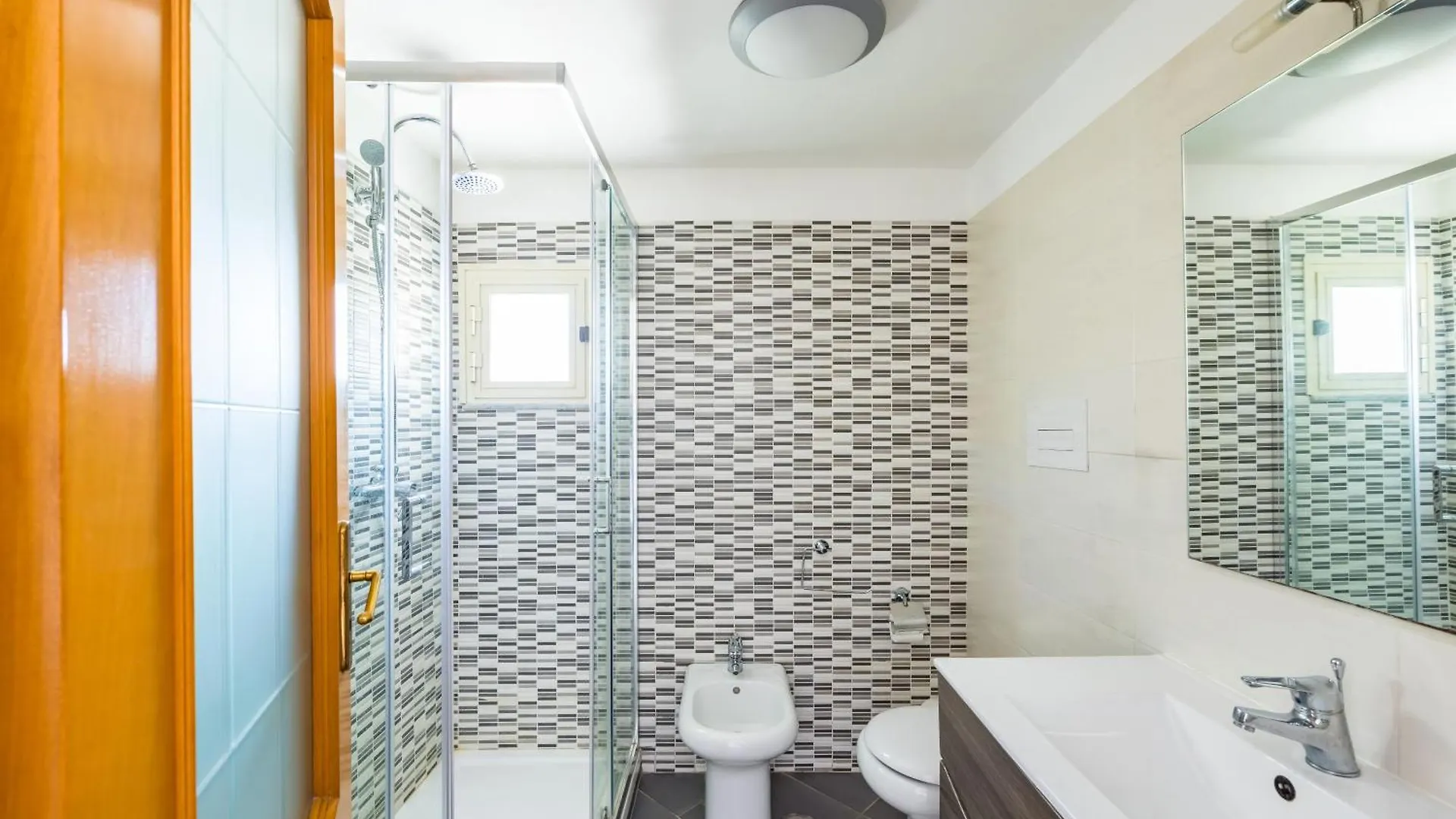 Revolutionary Apartment Near Duomo Station Naples Italy