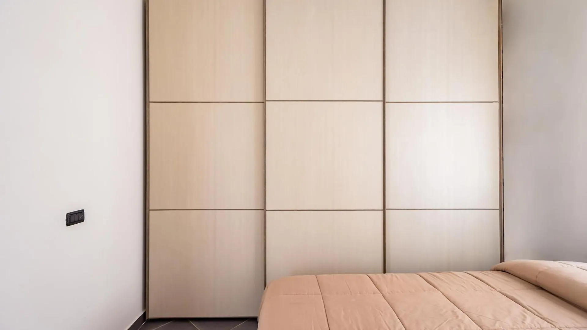 Revolutionary Apartment Near Duomo Station Naples