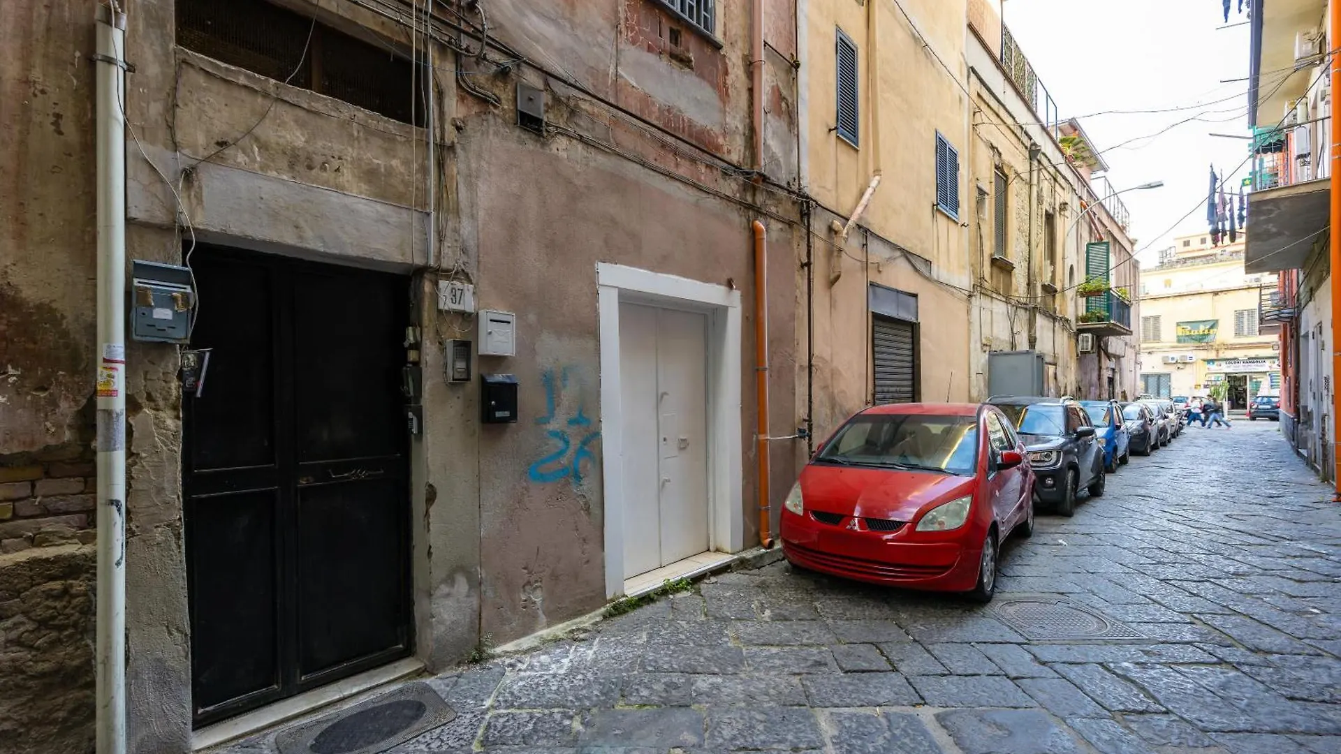 Revolutionary Apartment Near Duomo Station Naples 0*,