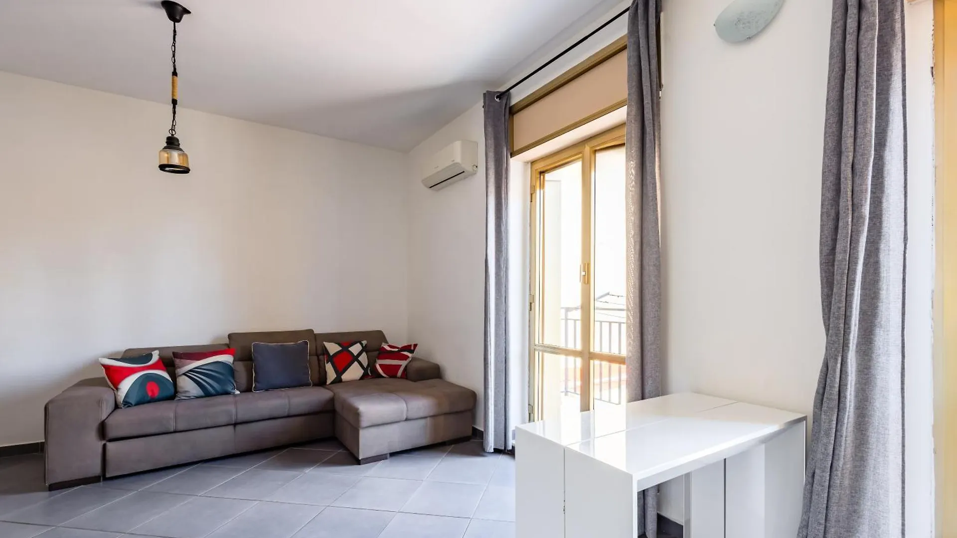 Revolutionary Apartment Near Duomo Station Neapel
