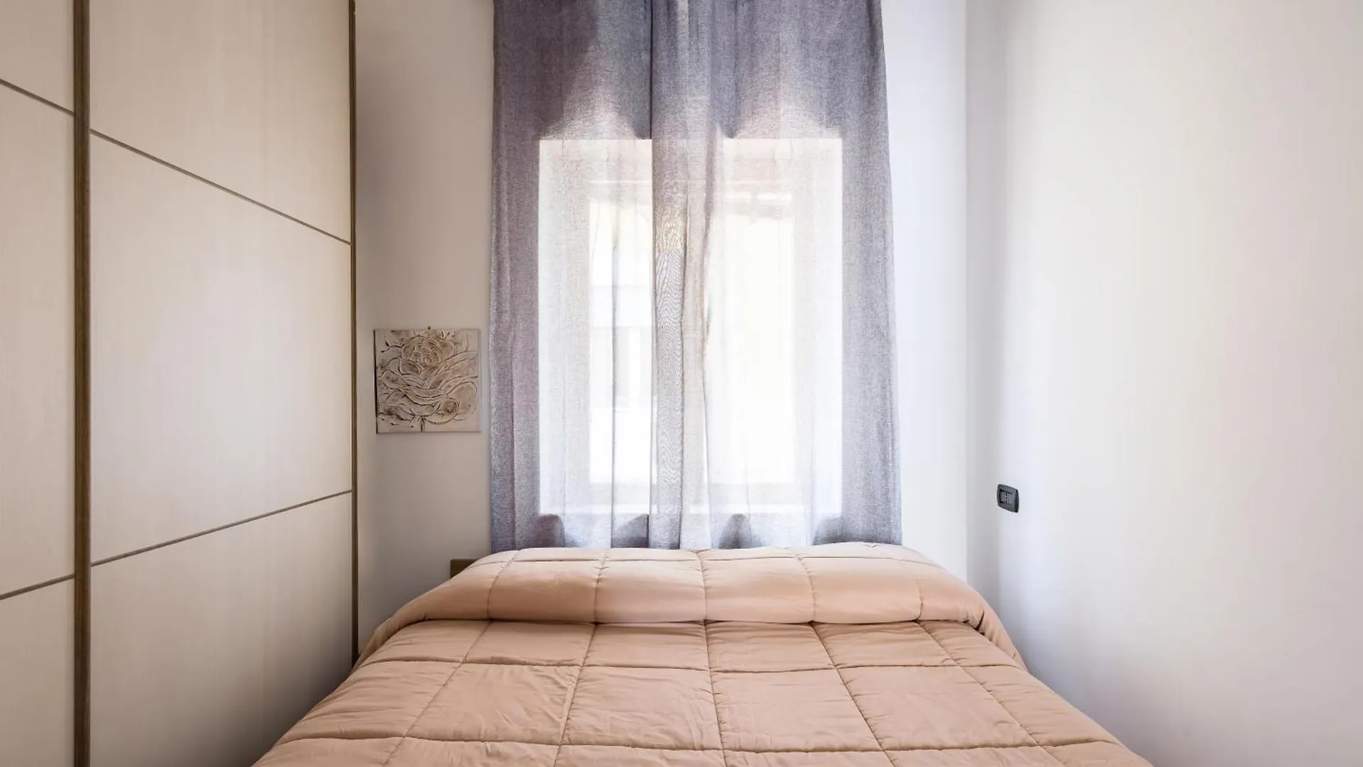 Revolutionary Apartment Near Duomo Station Neapel